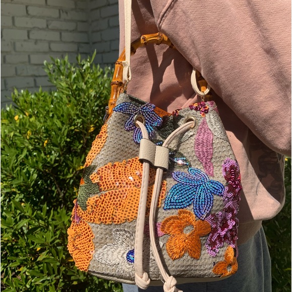 SHEIN Mini Sequin Decor Embroidered Bucket Bag - Picture 2 of 3